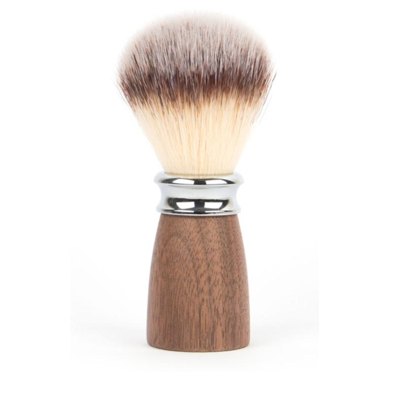 Blaireau de rasage en bois de Noyer pour rasage à l'ancienne. Pinceau pour la barbe soin homme. accessoire homme, rasage à l'ancienne,soin pour la barbe, savon à barbe. Une idée cadeau homme chez Robin concept store, boutique en ligne de cadeau pour homme. Annecy