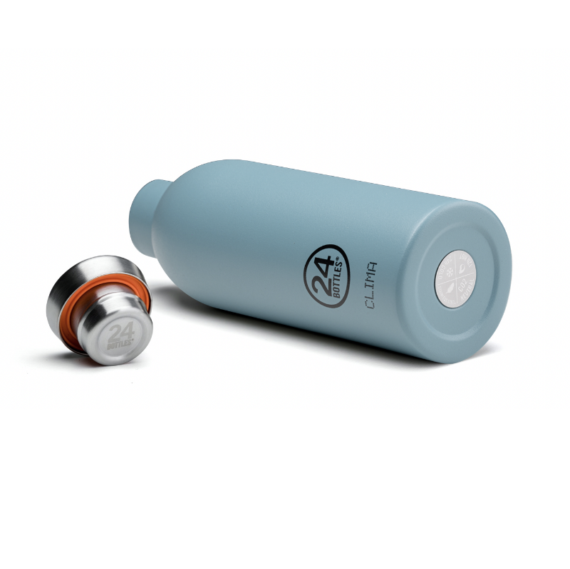 Gourde et thermos Bleu finition pierre au touché. Bouteille en acier inoxydable Powder Blue garde la chaleur 12h et la fraicheur 24h. Clima Bottle powder Blue de 24 Bottles idée cadeau concept store masculin, concept store homme. Boutique en ligne de cadeau pour homme. Annecy