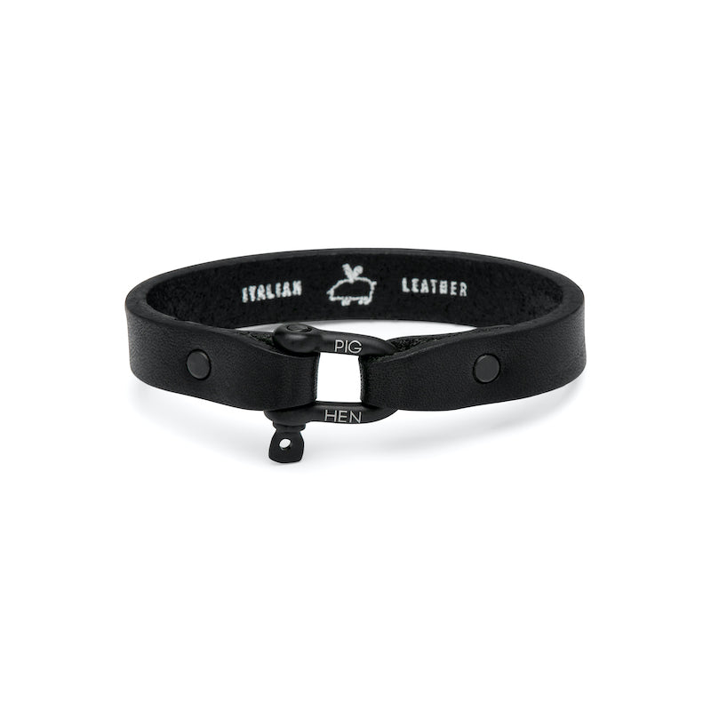 Bracelet en cuir Sharp Simon de Pig & Hen. Bracelet en cuir au tannage végétale. Bracelet en cuir fait main par des artisans de Toscane. Bracelet homme et accessoire de mode chez Robin concept stotre masculin, boutique en ligne de cadeau pour homme. Annecy