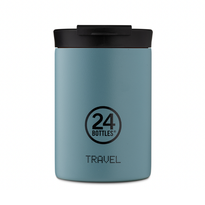 Mug de voyage en inox isotherme de couleur Bleu de la marque 24 Bottles. Travel Tumbler stone, finition pierre. Tasse thermos Powder Blue avec un couvercle étanche. Travel tumbler powder blue 24 Bottles idée cadeau homme chez Robin concept store masculin, boutique en ligne de cadeau pour homme.