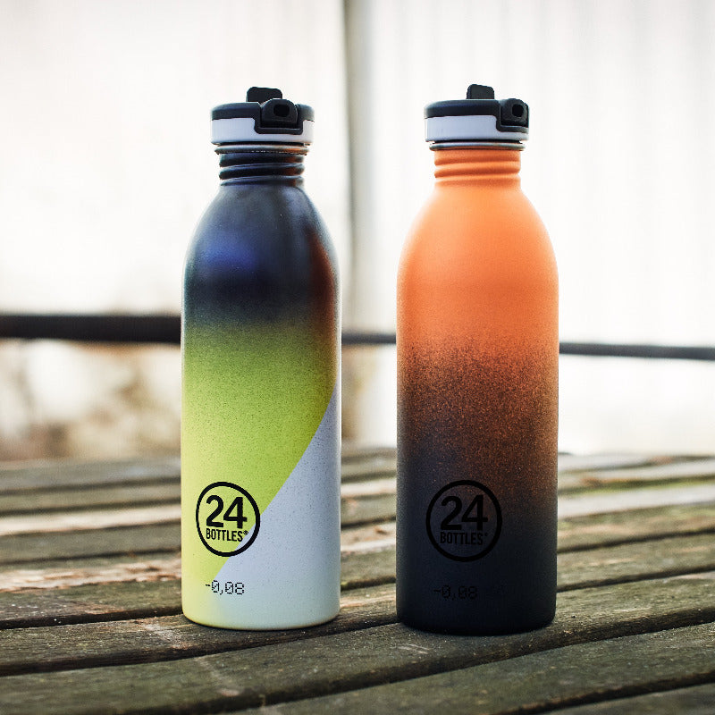 Urban bottle Stardust, Urban bottle Jupiter de la marque 24 Bottles. Gourde sport de couleur jaune vif,noir et blanche, et une gourde sport orange vif et noir. Avec bouchon sport paille rabattable. Idée cadeau homme chez Robin concept store masculin, concept store homme.
