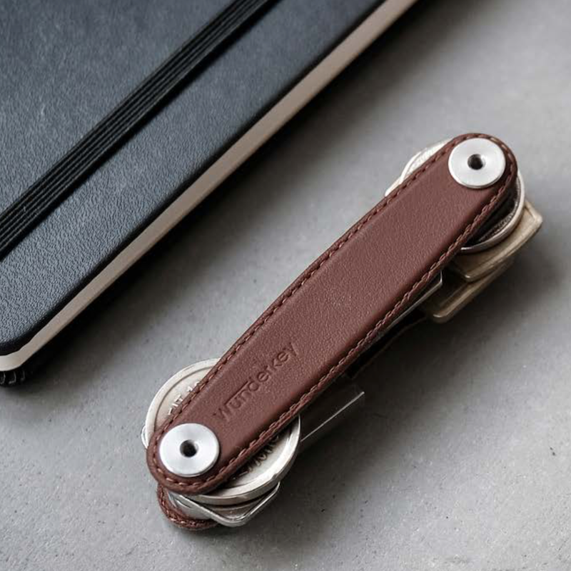 Porte-clés en cuir marron de wunderkey. Porte-clés élégant de wunderkey, organiseur de clés, une bonne idée cadeau pour homme chez Robin concept store masculin