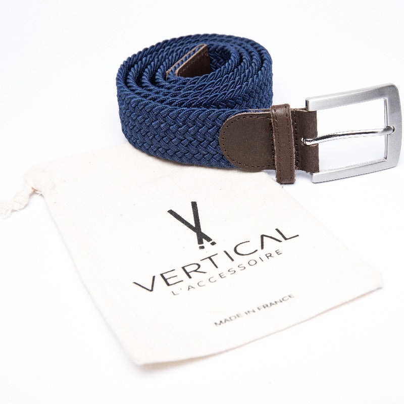 Ceinture tréssée bleu marine électrique de la marque Vertical l'Accessoire. Ceinture en nylon tréssée fait à la main. Accessoire de mode française. Mode homme tendance chez Robin concept store masculin, boutique en ligne de cadeau pour homme. Annecy