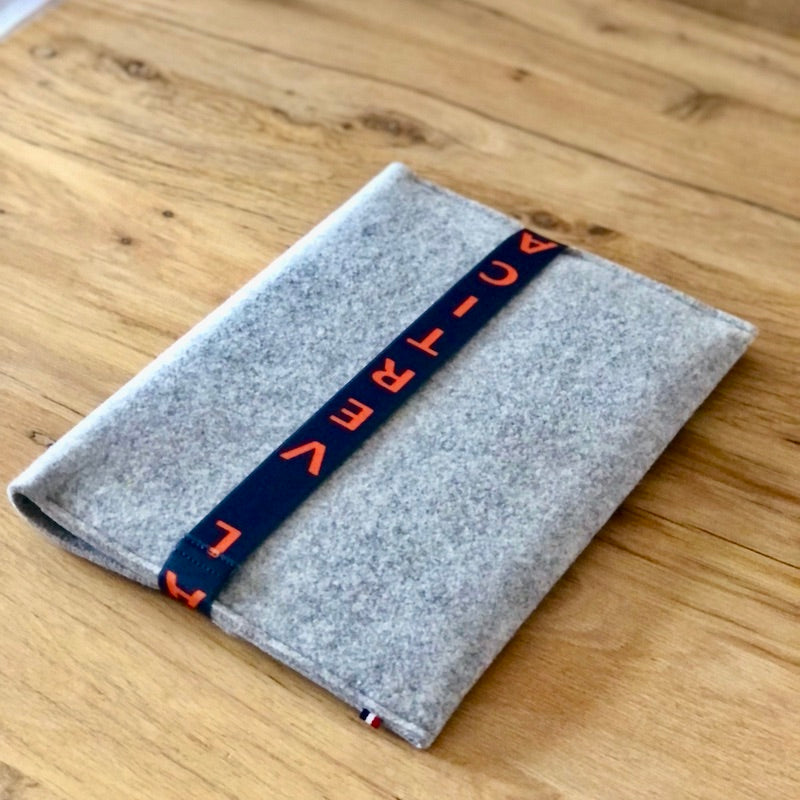 Pochette en feutre pour ordinateur. idée cadeau Annecy