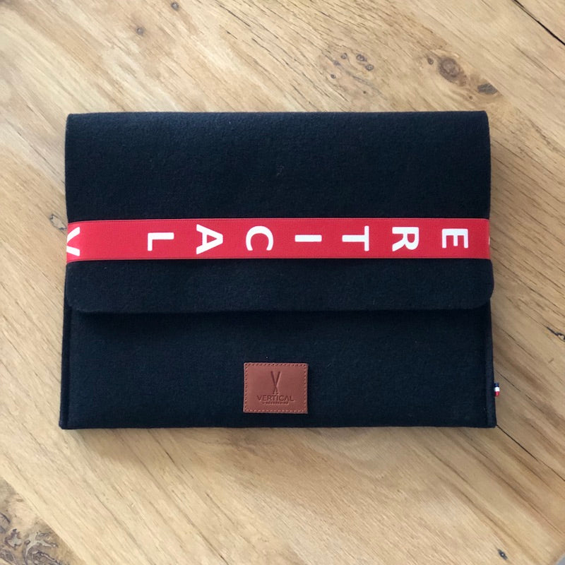 Pochette en feutre noir pour ordinateur de 13 à 14 pouces. Idée cadeau.