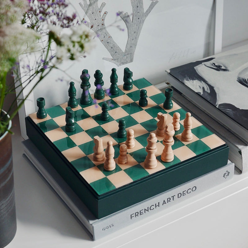 Jeu d'échec avec piéces en bois et plateau en acrylique. Jeu d'échec decoration.