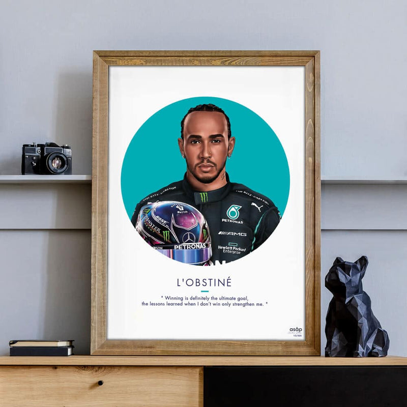 Affiche déco artprint de la marque Get my Asap fait main en France par des atiste français. Poster du champion de formule 1 Lewis Hamilton courant pour l'ecurie Mercedes. Idée cadeau chez Robin concept store homme, boutique en ligne de cadeau pour homme. Annecy