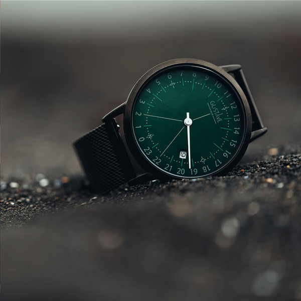 Montre Gustave et cie 24 heures avec cadran vert mono-aiguille finition noir, bracelet milanais noir. Idées cadeaux pour homme, Saint-valentin, fêtes des pères chez robin concept store.